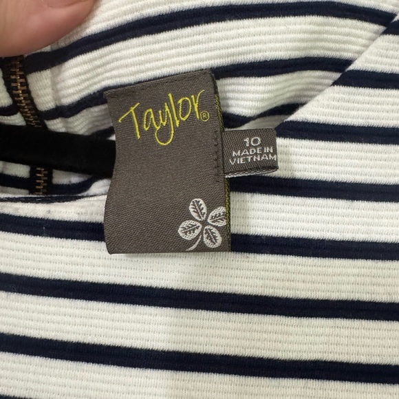 Dress - Picture 4 of 4